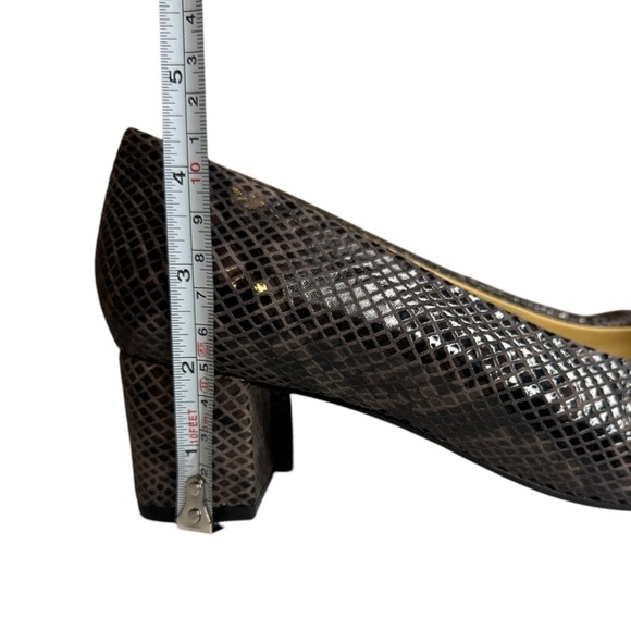 Trotters Kari Dark Gray Snake Print Block Heels Slip On Leather Pumps 7.5 W - Picture 14 of 14